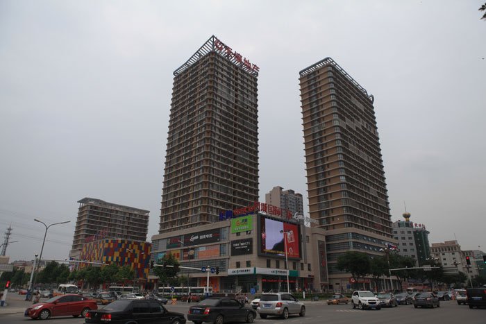 鳳城國(guó)際廣場(chǎng)（國(guó)家AAA級(jí)安全文明標(biāo)準(zhǔn)化工地、河北省建設(shè)工程“安濟(jì)杯”）